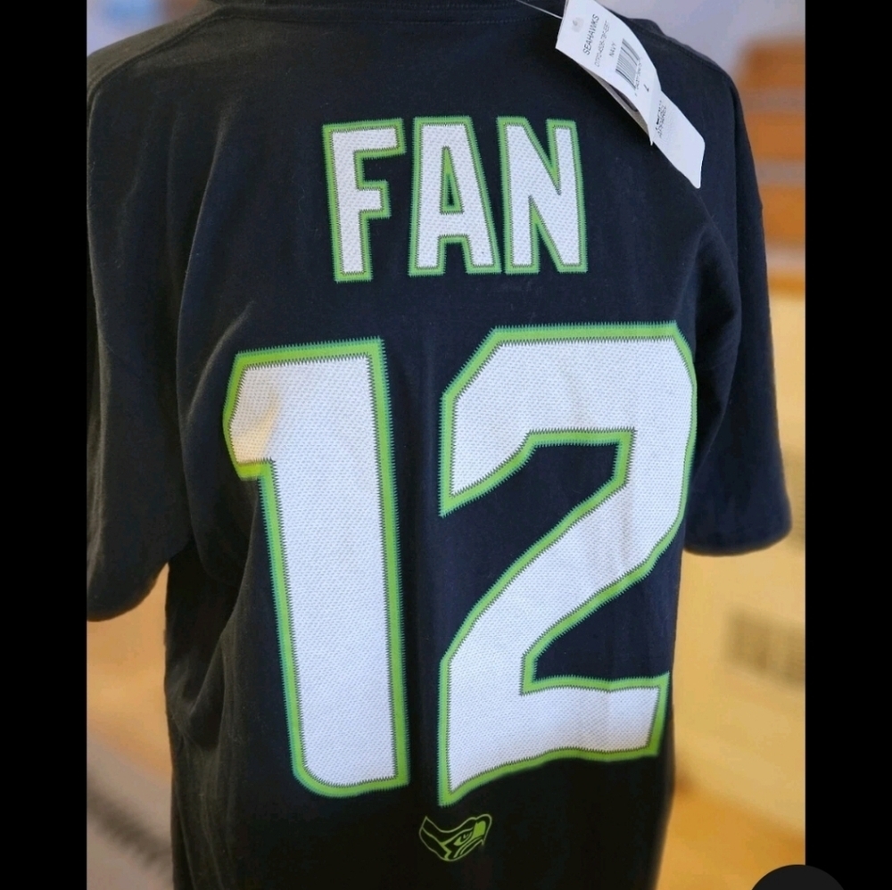 NEW NFL Seattle Seahawks Adult L Ring Spun Short Sleeve T-shirt Navy Blue 12 Fan - Picture 5 of 6
